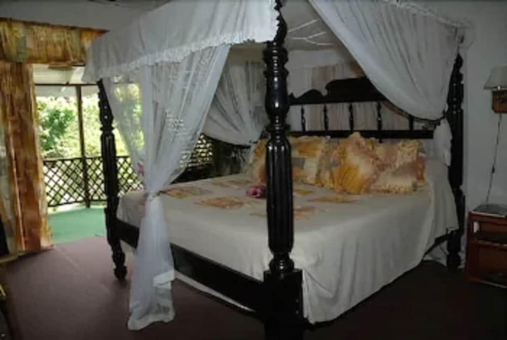 Hummingbird Beach Resort Soufrière Exteriör bild