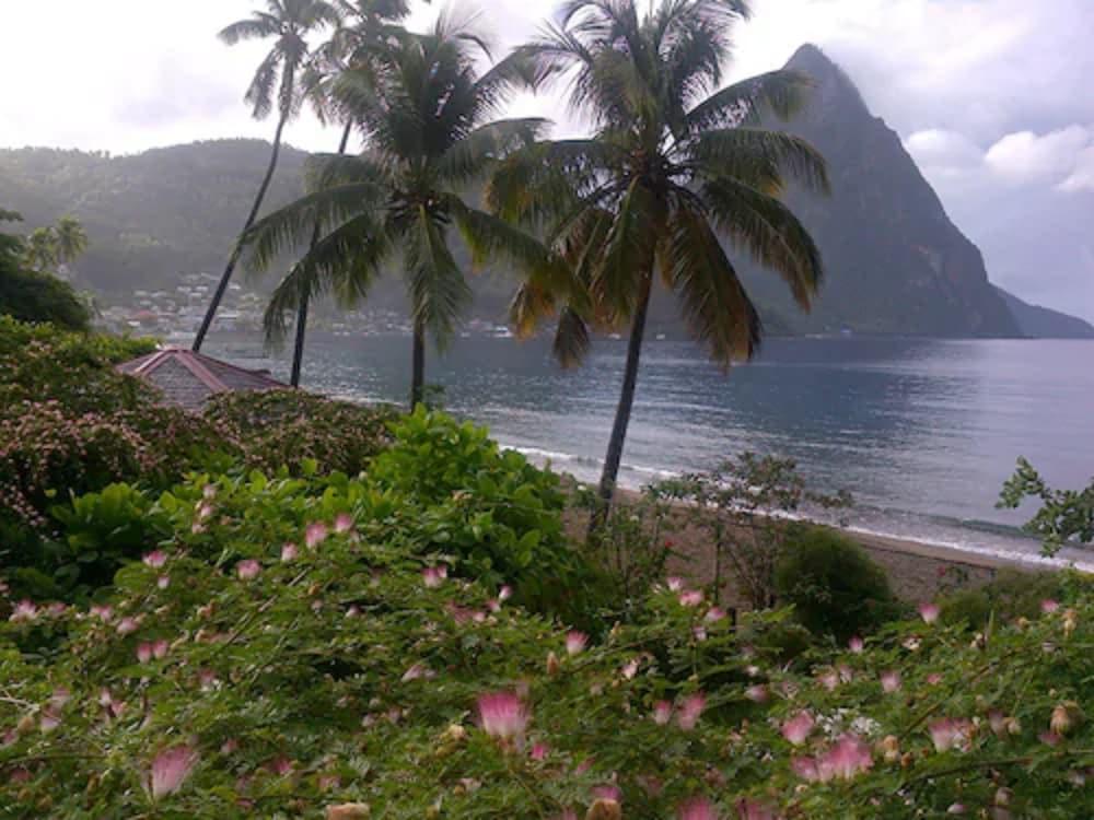 Hummingbird Beach Resort Soufrière Exteriör bild